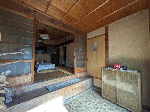 岡山市北区御津宇垣　中古住宅の玄関|現地（2024年11月）撮影
◆内玄関の様子です