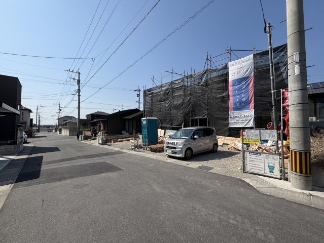 【前面道路含む現地写真】