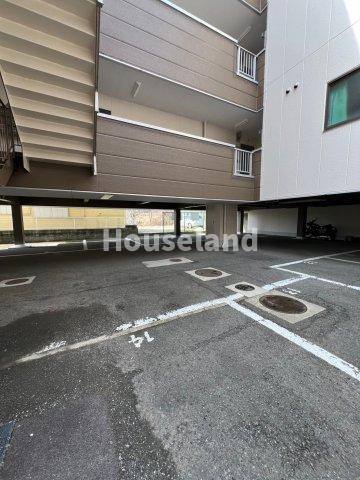 エクシード紀伊　B棟の駐車場