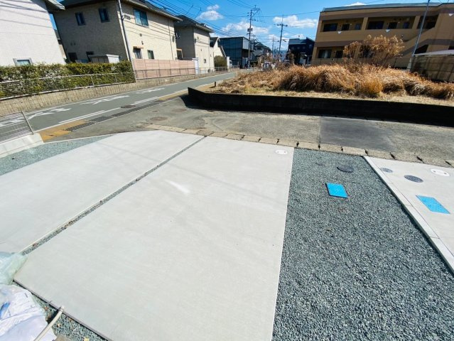 よかタウン／菊池郡菊陽町新山3丁目１期／２号棟の前面道路含む現地写真