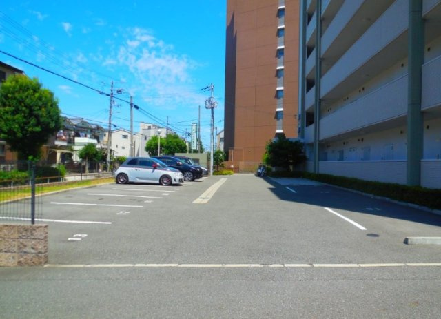 パルクレールの駐車場