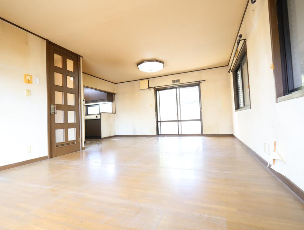 守山市立田町　中古戸建の居間・リビング