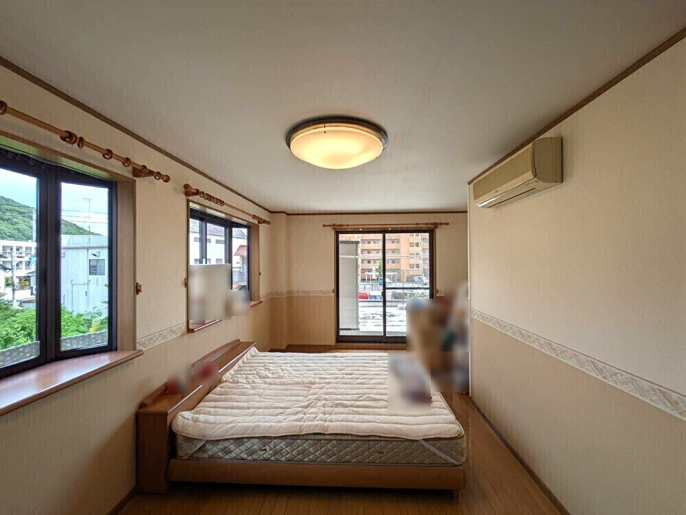 岡山市東区瀬戸町下中古住宅の洋室|◆2階南東洋室12畳の様子です