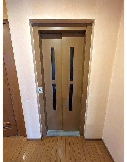岡山市東区瀬戸町下中古住宅の設備|◆ホームエレベーター付きで上下階への移動や荷物の運搬もラクラクです