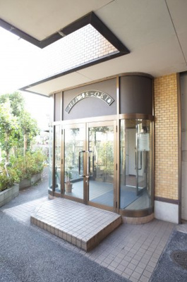 【エントランス】 | ヒルズ・オキマンション | 定期的に清掃も入っておりますので、共有部は大変キレイです☆