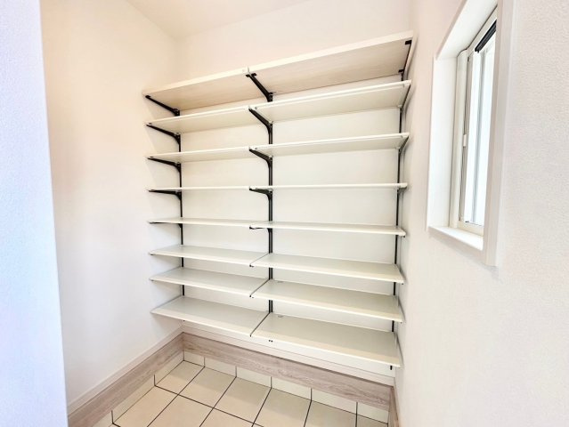 京都市西京区山田南山田町　未入居物件の収納