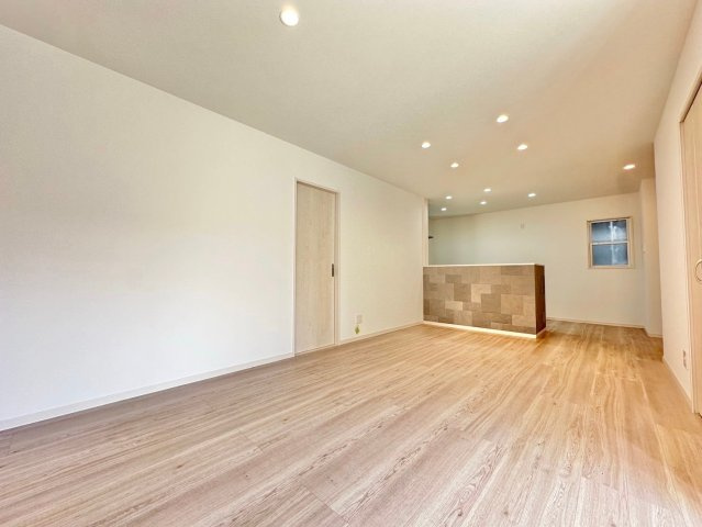 京都市西京区山田南山田町　未入居物件の居間・リビング