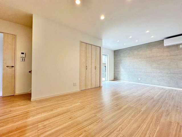 京都市西京区山田南山田町　未入居物件の居間・リビング