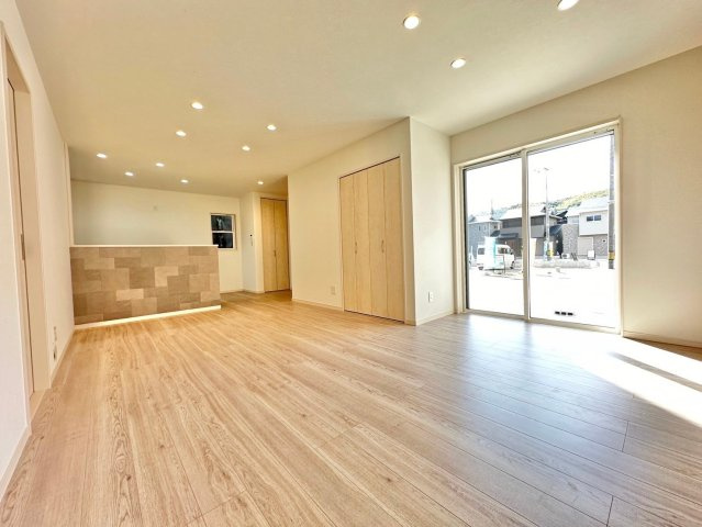 京都市西京区山田南山田町　未入居物件の居間・リビング