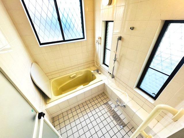 高野台3丁目貸し戸建の浴室|日々の疲れを癒すお風呂付です