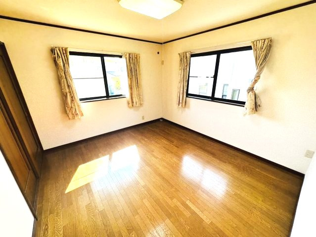 高野台3丁目貸し戸建の洋室|きれいな洋室です