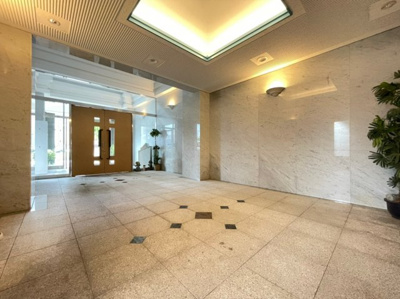 【ロビー】 | グランビスタ上新田 | 清潔なエントランスです