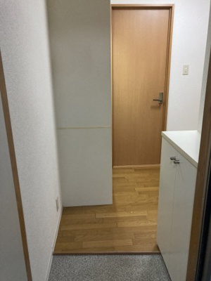 【玄関】 | エスパシオ・コモド | エスパシオ・コモド　２０２号室