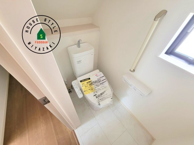 宮崎市島之内9期-5棟（E号棟）のトイレ|温水洗浄便座を完備しております。2ヶ所にトイレがあるのは朝の慌ただしい時間も安心です。