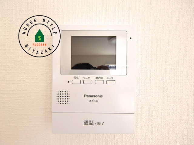 宮崎市島之内9期-5棟（E号棟）のセキュリティ|外出中も来訪者をカラー画面と音声でしっかり録画します。在宅時にも鮮明なモニターでしっかり相手を確認できます！