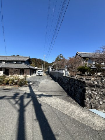 土地　上西郷の前面道路含む現地写真