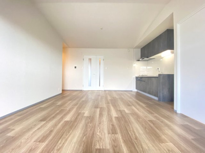 【居間・リビング】 | プライムアーク | コンパクトで使いやすい洋室です