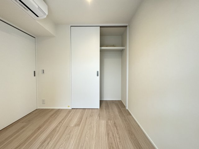 フラッツ景丘の収納|4.5帖の洋室には収納力のあるクローゼット付きです♪