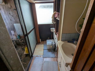 【周辺】 | 売土地　沼津市内浦重寺 | 現在上物があります。現況でのお引渡しになります。室内の様子になります。