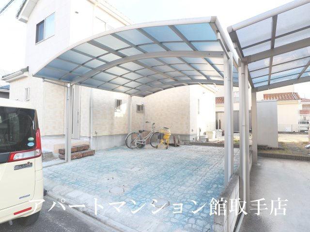 もえぎ野4丁目戸建の駐車場