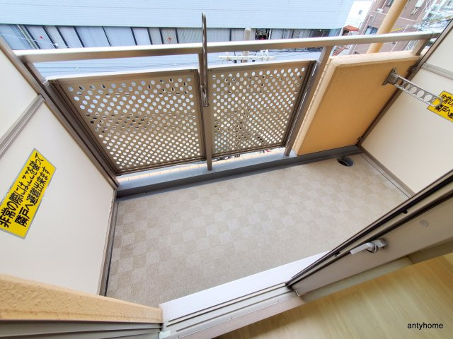 ウイニング・パラ江坂　仲介手数料無料のバルコニー