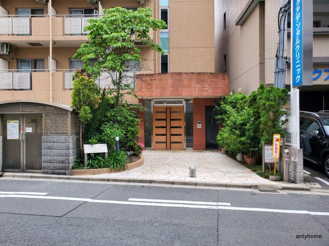 ウイニング・パラ江坂　仲介手数料無料のエントランス