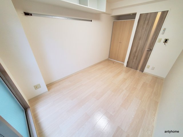 ウイニング・パラ江坂　仲介手数料無料の居間・リビング