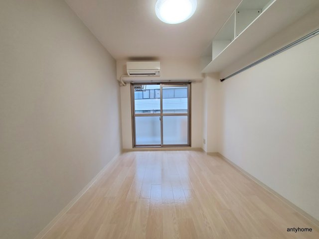 ウイニング・パラ江坂　仲介手数料無料の居間・リビング