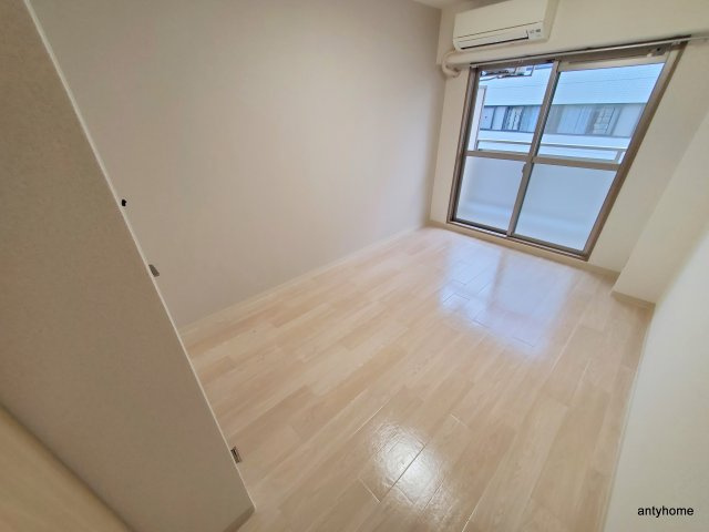 ウイニング・パラ江坂　仲介手数料無料の洋室