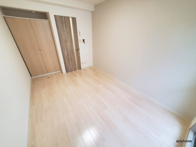 ウイニング・パラ江坂　仲介手数料無料の寝室