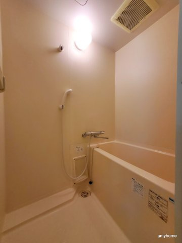 ウイニング・パラ江坂　仲介手数料無料の浴室