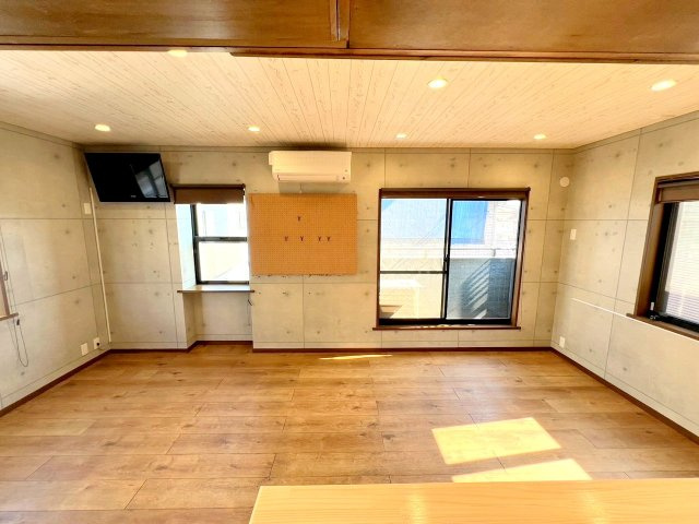 昭島市中神町　中古戸建の居間・リビング|2025年3月撮影