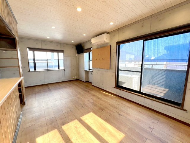 昭島市中神町　中古戸建の居間・リビング|2025年3月撮影