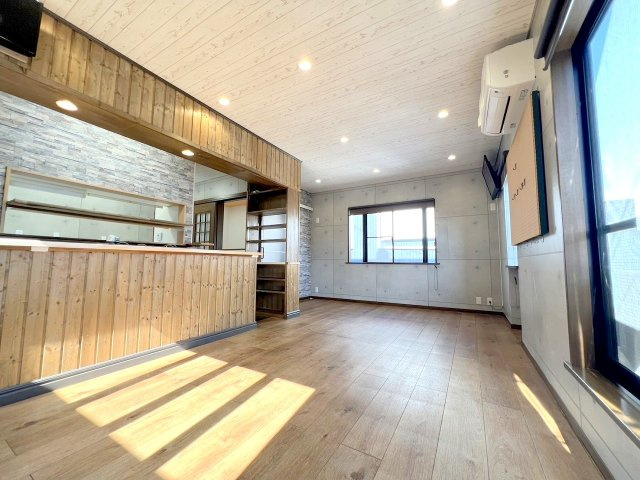 昭島市中神町　中古戸建の居間・リビング|2025年3月撮影