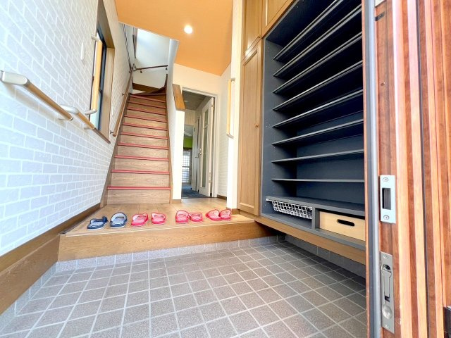 昭島市中神町　中古戸建の玄関|2025年3月撮影