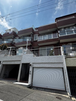 【外観】 | 門戸西町テラスハウス | シャッター周り・門扉塗装済で綺麗になっております。