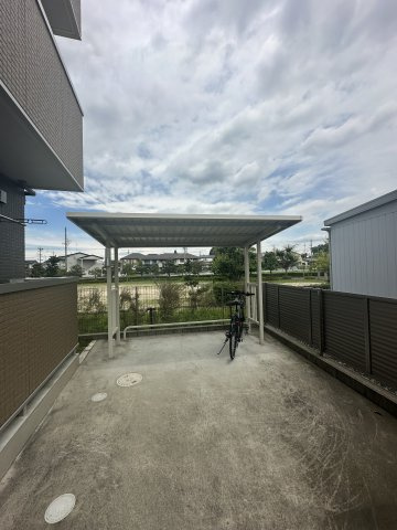 ピュアリスの駐車場