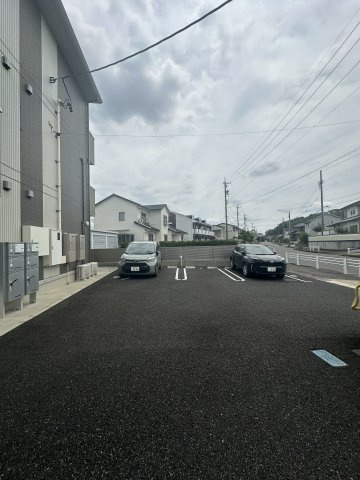 ピュアリスの駐車場