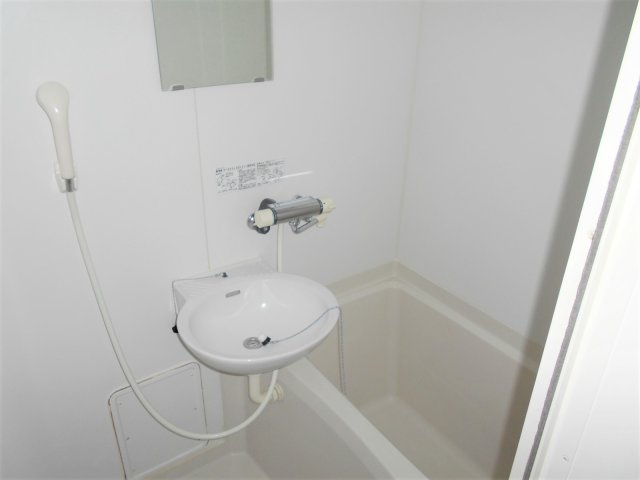 レオパレスKASHIWAの浴室