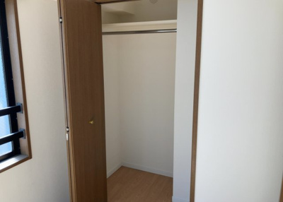 【収納】 | キャッスルマンション相模が丘 | デザイン性を重視しすぎて収納が少なかった！なんてことにならないため、事前に現地で収納の数を確認しておくことをお勧めします。クローゼット以外にも床下収納や屋根裏収納、パントリーなどもチェックしましょう。