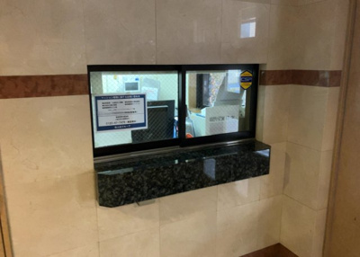 【受付】 | キャッスルマンション相模が丘 | 受付はマンションコンシェルジュがいる場合もあれば、管理人が滞在する小部屋を総称して呼ぶことがあります。主にエントランスに設置されていることから、防犯面でも期待ができます。防犯設備がない場合はより安心！