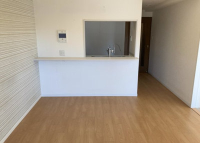 【ダイニング】 | キャッスルマンション相模が丘 | ダイニングは、食事や家族の団らんスペースとしてだけではなく、ほかの用途としても使用することができます。ダイニングテーブルを置き、食事のためのスペースを作ることでリビングとの差別化を図ることができます。