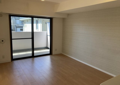 【居間・リビング】 | キャッスルマンション相模が丘 | リビングの間取りの種類は大きくわけてリビングとダイニングが別になっているタイプ、リビングダイニング一体型です。どちらも一長一短ですので、家を選ぶ時はその両面をチェックして決めるようにしましょう。