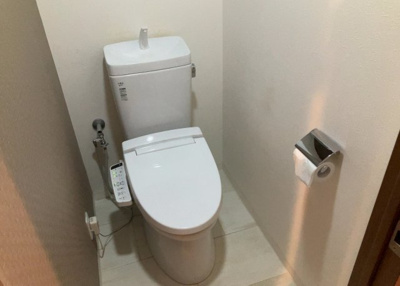 【トイレ】 | キャッスルマンション相模が丘 | トイレは大きさや形、機能、抗菌性などが異なる多種多彩なタイプが各メーカーから出ています。それぞれに良さがあるため、事前にどういったタイプのトイレがいいのかをご家庭内で決めて、内見に行くといいでしょう。