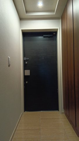 ジオ千里中央 ザ・レジデンスの玄関|きれいな玄関です！シューズボックスは靴がたくさん収納できます！