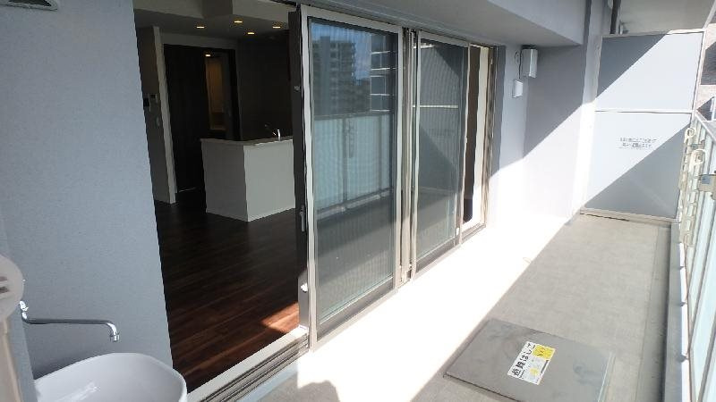 ジオ千里中央 ザ・レジデンスのバルコニー|広いバルコニーで奥行きがあります！スロープシンクがあるのがうれしい♪