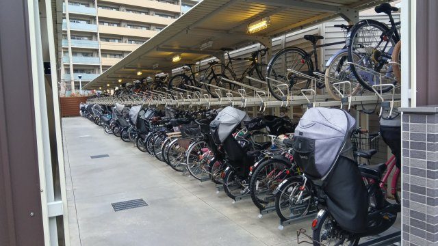 ジオ千里中央 ザ・レジデンスのその他共用部分|駐輪場は整理整頓されています。