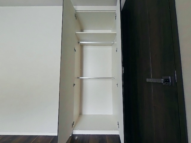 ジオ千里中央 ザ・レジデンスの収納|5.1帖の洋室の収納です！コンパクトですが収納はしっかりです！