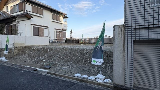 奥天神町2丁目土地の前面道路含む現地写真|現況更地。前面道路幅員は約4.7ｍ！間口約11ｍ