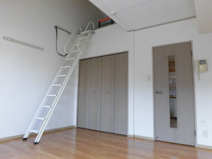 セジュール峯の浦の居間・リビング|ロフト付き★